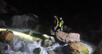 शॉर्टकट के चक्कर में रास्ता भटके चार यात्री, SDRF ने रात के अंधेरे में किया सुरक्षित रेस्क्यू