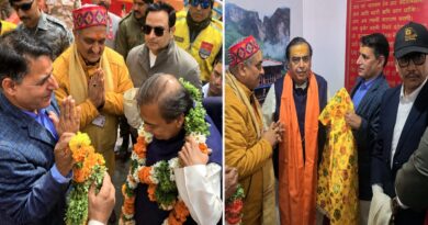 उद्योगपति मुकेश अंबानी ने किए बदरीनाथ-केदारनाथ के दर्शन