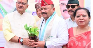 कैबिनेट मंत्री गणेश जोशी ने सैनिक कल्याण परिषद के उपाध्यक्ष शमशेर सिंह बिष्ट के कार्यालय का किया शुभारंभ