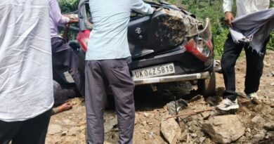 अल्मोड़ा में भीषण सड़क हादसा, खाई में गिरी कार; चार लोगों की मौत, दो घायल