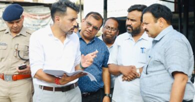 आढ़त बाजार–तहसील चौक सड़क चौड़ीकरण परियोजना का डीएम ने किया निरीक्षण, मुआवजा प्रक्रिया में तेजी के निर्देश