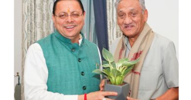 मुख्यमंत्री धामी से मिले पूर्व मुख्यमंत्री विजय बहुगुणा