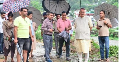 कैबिनेट मंत्री गणेश जोशी ने घट्टी गोला क्षेत्र के संपर्क मार्ग का स्थलीय निरीक्षण कर लिया व्यवस्थाओं का जायजा